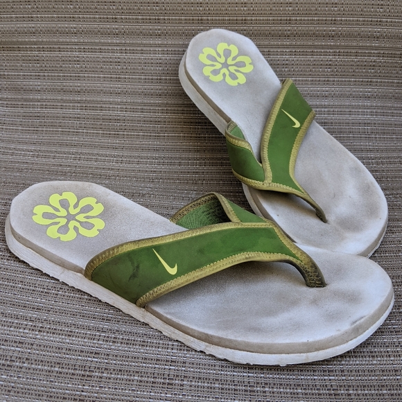nike green flip flops